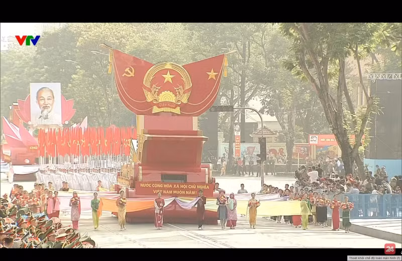 纪念南方解放、国家统一50周年庆典暨阅兵和群众游行活动隆重举行