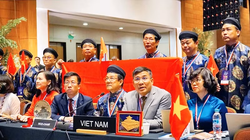 越南“三山婆主处魄节”被公认为人类非物质文化遗产代表作名录公布意识。（图片来源：外交部）