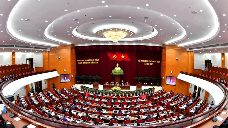 越共第十三届中央委员会第十一次会议在首都河内开幕。