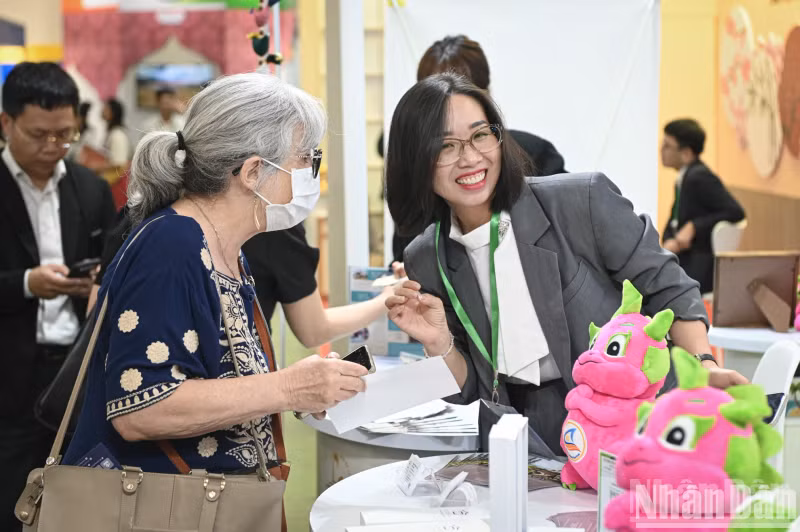 2025年河内国际旅游博览会汇集了数百家国内外旅游企业，为向客户介绍独特的旅游产品、有吸引力的促销计划和许多有趣的国际活动创造平台。