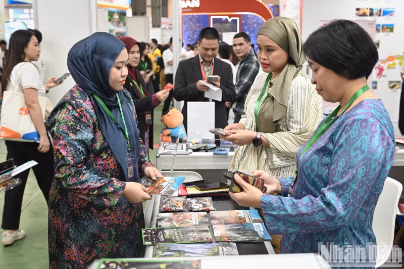 2025年河内国际旅游博览会以“发展绿色旅游目的地，提升越南旅游业地位”为主题，吸引了56个省市、16个国家和地区参展。