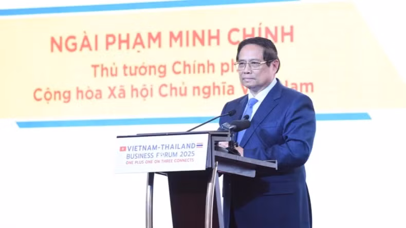 范明正总理在论坛上发表讲话。