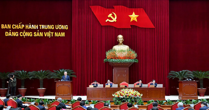 越共第十三届中央委员会会议在河内隆重开幕。