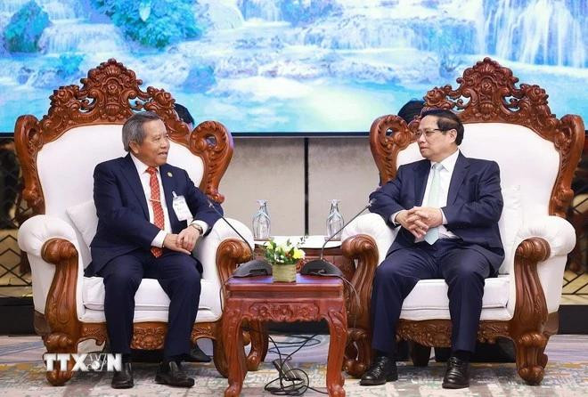 越南政府总理范明正会见老越友好协会中央委员会主席波威恩坎·冯达拉。（图片来源：越通社）