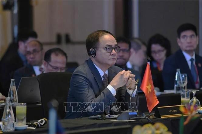 越南内务部副部长武战胜率领越南代表团出席会议。（图片来源：越通社）