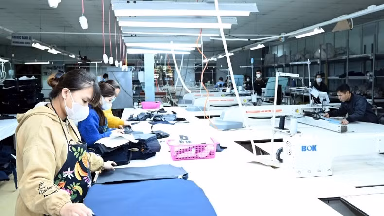 比竞争对手高出10-20％的税率将大大降低越南商品在美国市场的竞争力，给一系列企业，特别是越南的大型外国投资者带来困难。