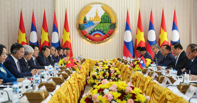 越南国家主席梁强会见老挝政府总理宋赛·西潘敦。