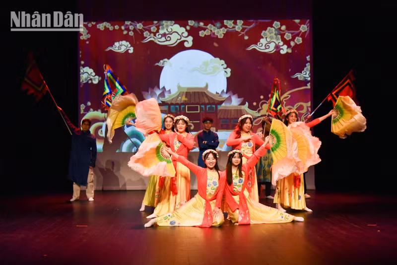 精彩的表演艺术节目之一。