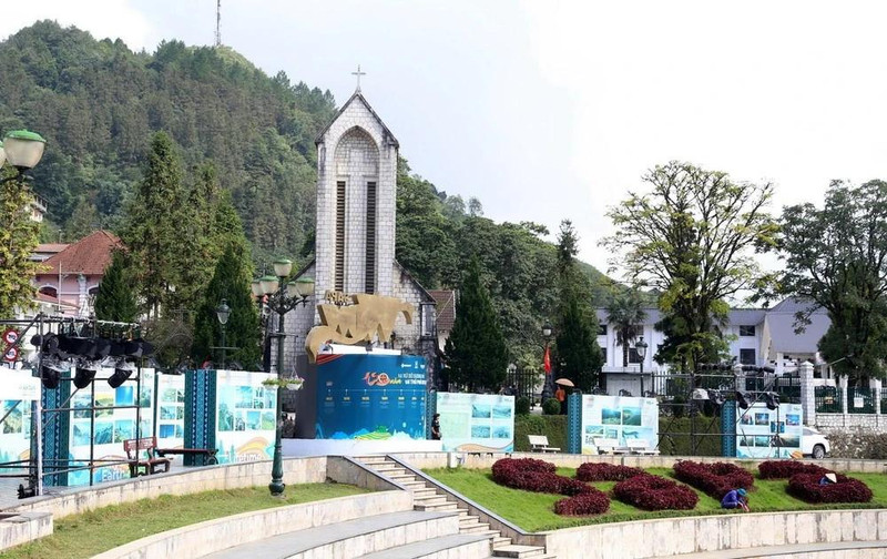 老街省沙巴旅游地标之一——石教堂。