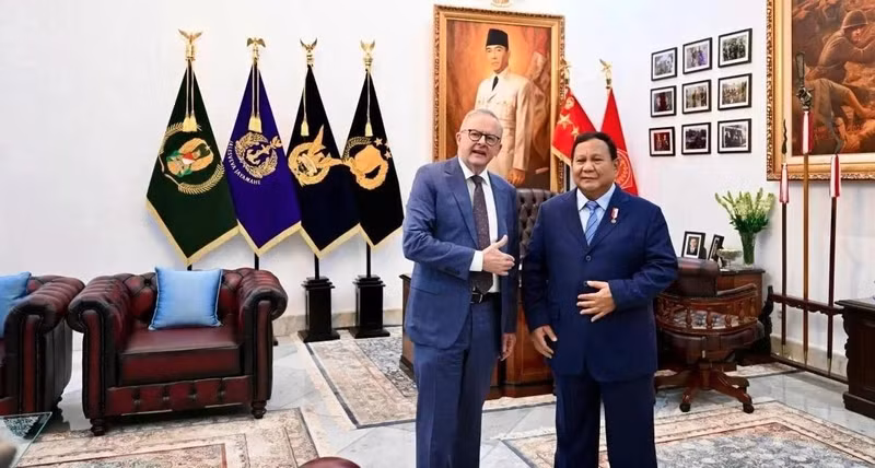 印度尼西亚总统普拉博沃·苏比延多（右）和澳大利亚总理安东尼·阿尔巴尼斯。