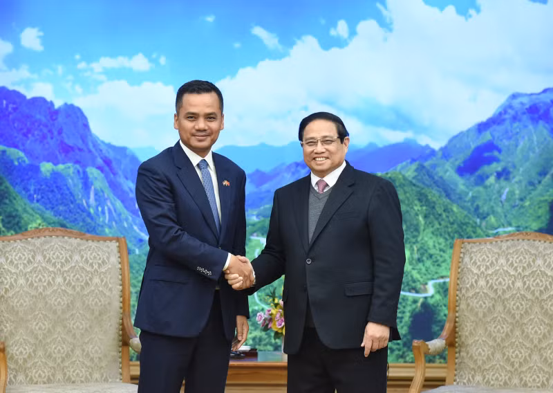 越南政府总理范明正会见柬埔寨副首相兼内政部大臣韶索卡。