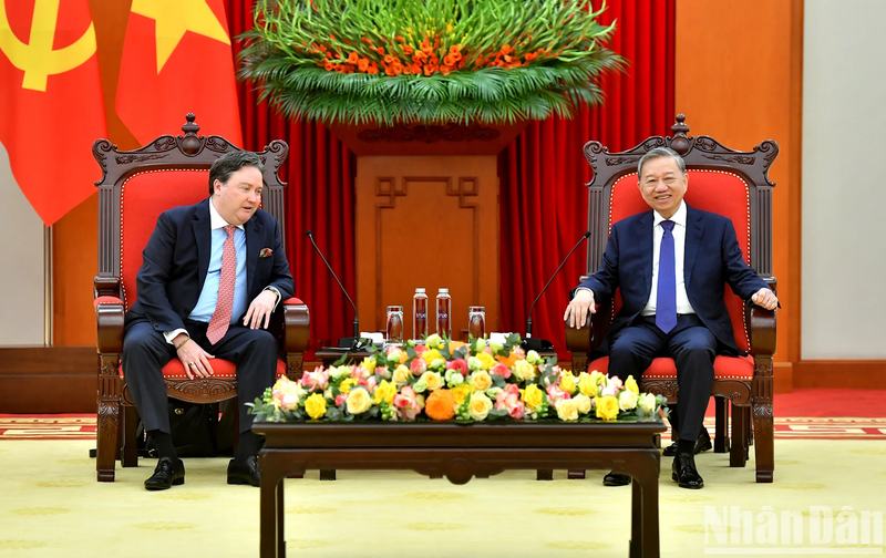 越共中央总书记苏林会见美国驻越大使马克·纳珀。