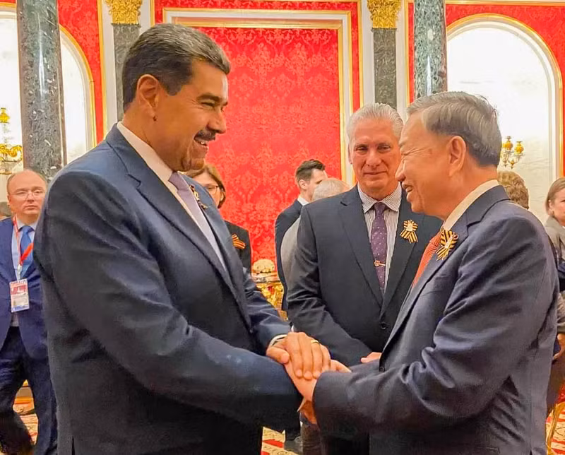 越共中央总书记苏林和委内瑞拉总统马杜罗。（图片来源：国际报）