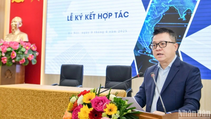 越共中央委员、《人民报》社总编辑、中央宣教与民运部副部长、越南新闻工作者协会协会主席黎国明发表讲话。