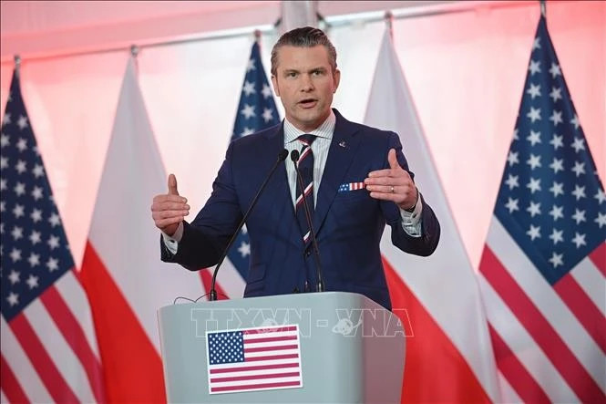 美国国防部长皮特·赫格塞斯发表讲话。（图片来源：越通社）