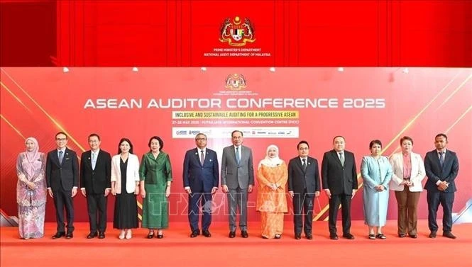 各国代表合影。（图片来源：越通社）