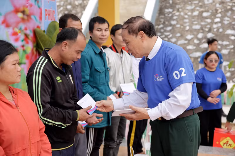 超过148万个贫困户和相对贫困户获得春节慰问品。（图片来源：越通社）