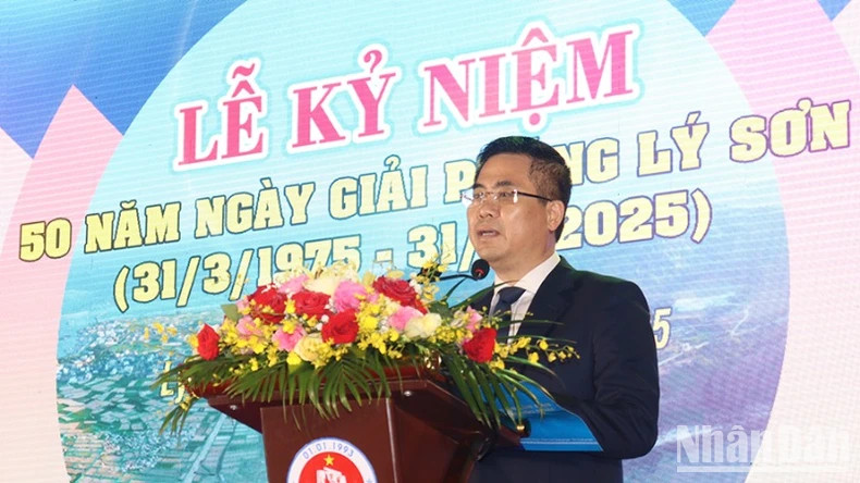 广义省人民委员会主席阮黄江在纪念典礼上发表讲话。
