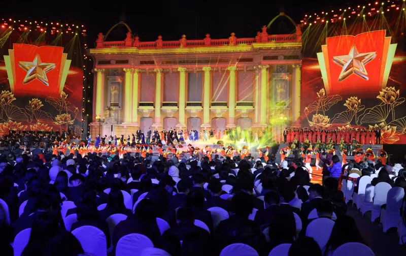 “95周年·照亮前行之路的光辉”特别文艺演出。