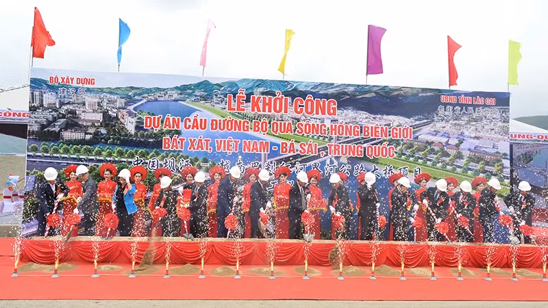 中国坝洒-越南巴刹红河界河公路大桥正式开工仪式。