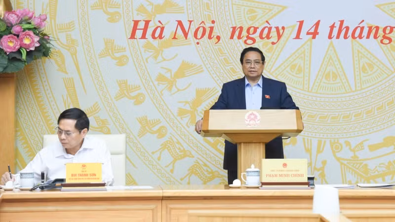 越南政府总理范明正主持会议。