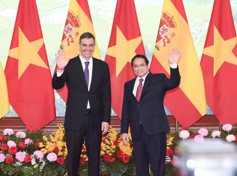 越南政府总理范明正和西班牙首相佩德罗·桑切斯。