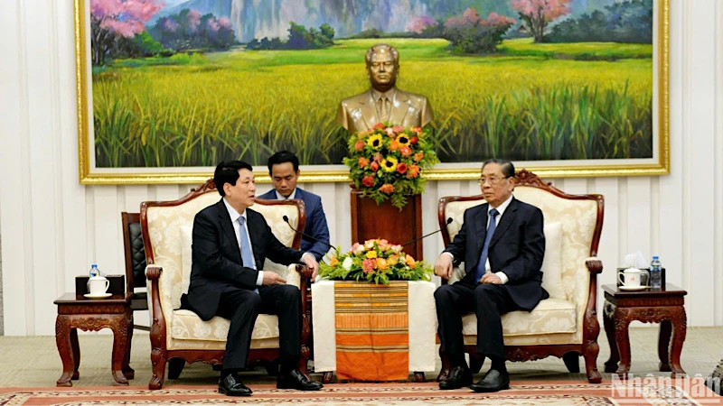 越南国家主席梁强会见朱马里·赛雅同志。