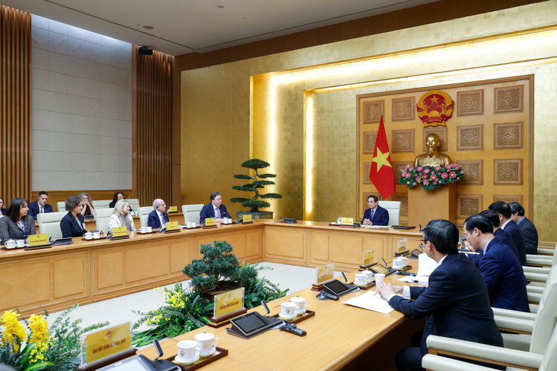 越南政府总理范明正会见美国各所大学领导代表团。（图片来源：VGP）