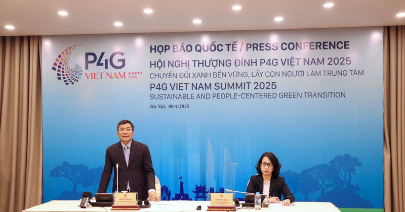 越南外交部常务副部长阮明宇主持2025年越南P4G峰会国际新闻发布会。（图片来源：图自《越南之声》）
