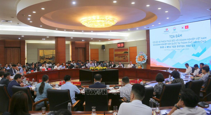 座谈会场景。（图片来源：越通社）
