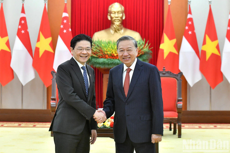 越共中央总书记苏林和新加坡总理黄循财。