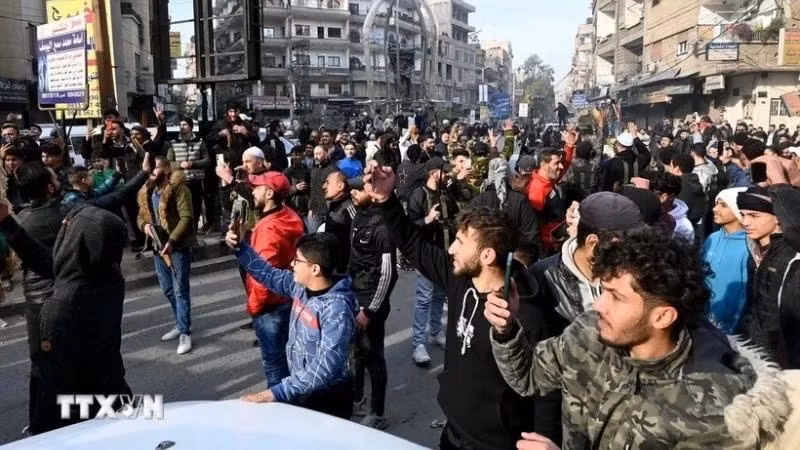 2024年12月8日，叙利亚人民在首都大马士革。 （图片来源：新华社/越通社）