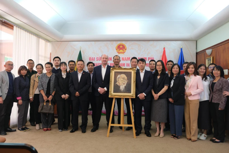 与会代表合影。（图片来源：越通社）
