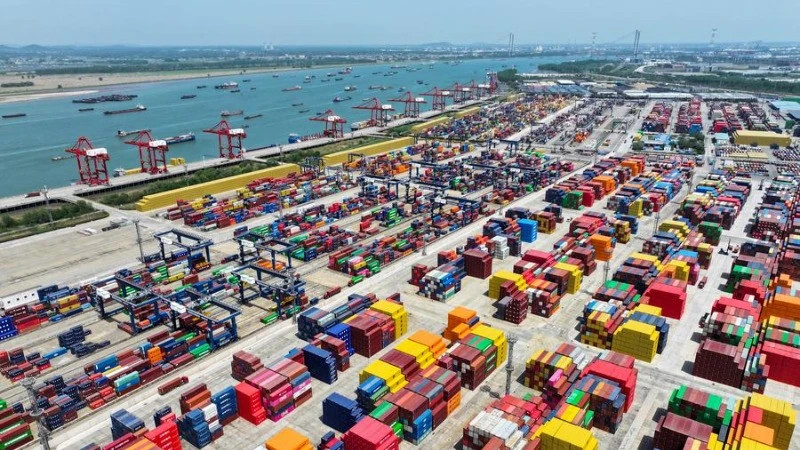 中国货物进出口呈现增长态势。（图片来源：新华社）