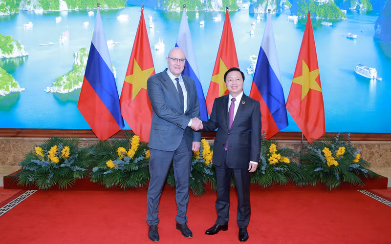 越南政府副总理陈红河会见俄罗斯副总理德米特里·尼古拉耶维奇·切尔内申科。（图片来源：VGP）