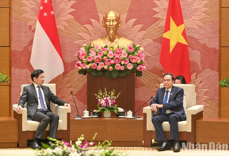 越南国会主席陈青敏会见新加坡总理黄循财。
