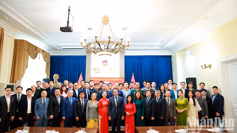 与会代表合影。