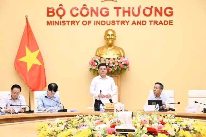 越南工贸部部长阮鸿延在会上致辞。（图片来源：越通社）