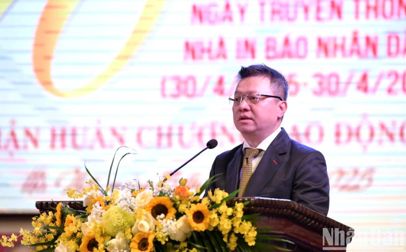 越共中央委员、《人民报》社总编辑、中央宣教与民运部副部长、越南新闻工作者协会主席黎国明在仪式上发表讲话。