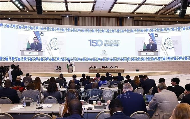 越南国会主席陈青敏在第150届各国议会联盟大会全体会议上发表讲话。（图片来源：越通社）