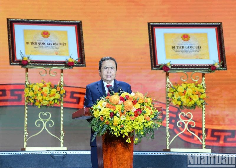 越南国会主席陈青敏在仪式上发表讲话。