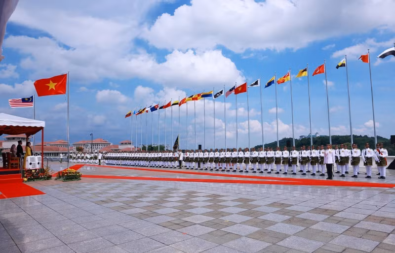 马来西亚总理易卜拉欣主持仪式 欢迎越南政府总理范明正访马。 马来西亚总理易卜拉欣主持仪式 欢迎越南政府总理范明正访马。