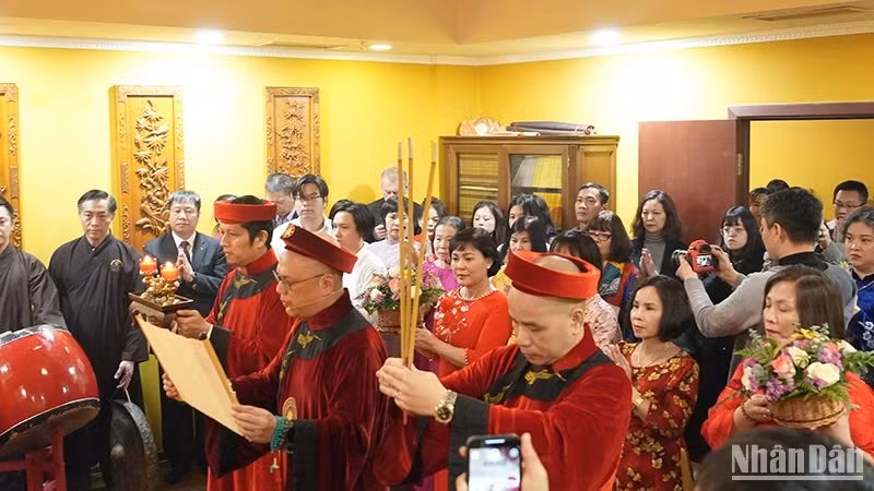 2025年雄王祭祖仪式在首都莫斯科隆重举行。（春兴 摄）