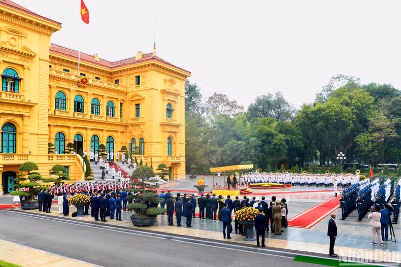 欢迎仪式场境(水源 摄) 欢迎仪式场境(水源 摄)