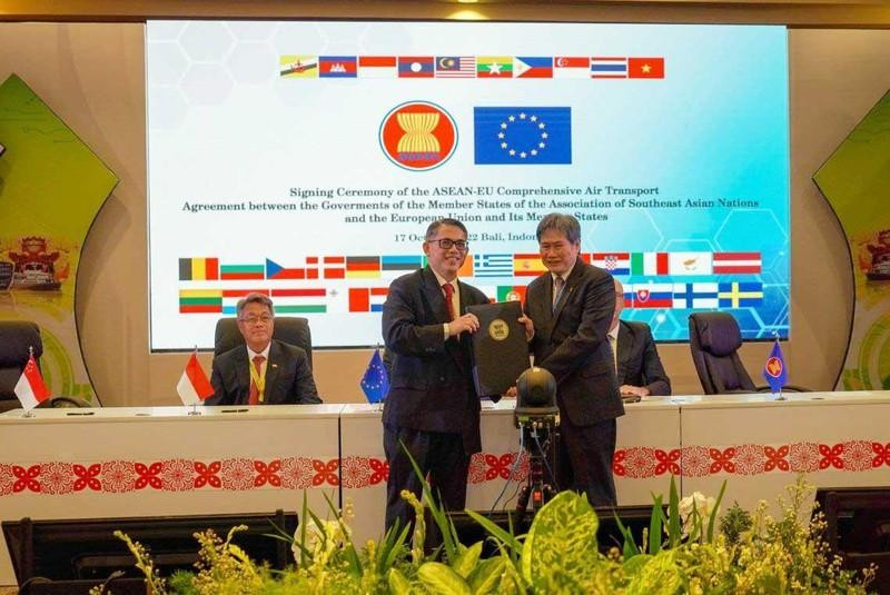 《东盟 — 欧盟全面航空运输协定》签订仪式。（图片来源：asean.org）