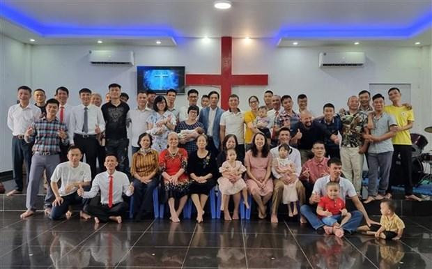 曾经的吸毒者几代家庭成员聚集在新生活基督教中心。（图片来源：越通社）