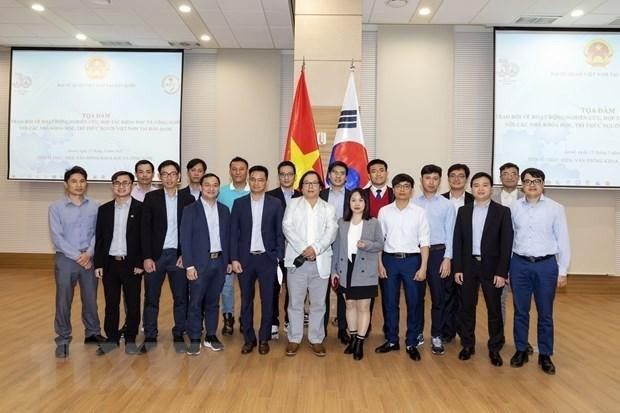 与会代表合影。（图片来源：越通社）
