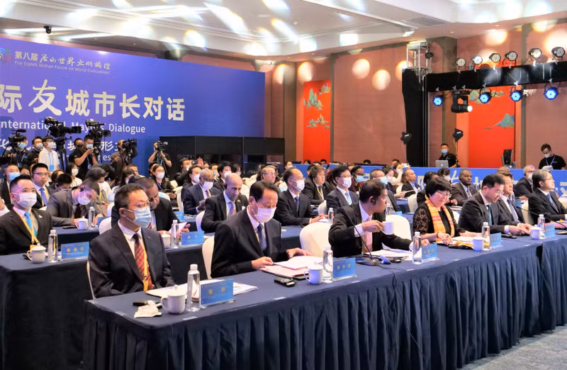 国际友城市长（尼山）对话活动场景。