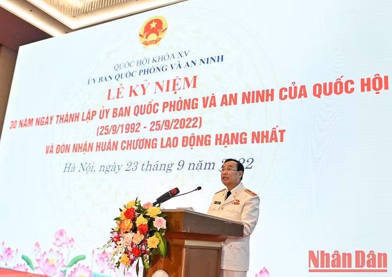 国会国防安全委员会主任黎晋得少将在庆典上发表讲话。 国会国防安全委员会主任黎晋得少将在庆典上发表讲话。