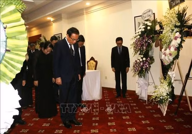 胡志明市领导吊唁原中共中央总书记江泽民逝世。（图片来源：越通社）